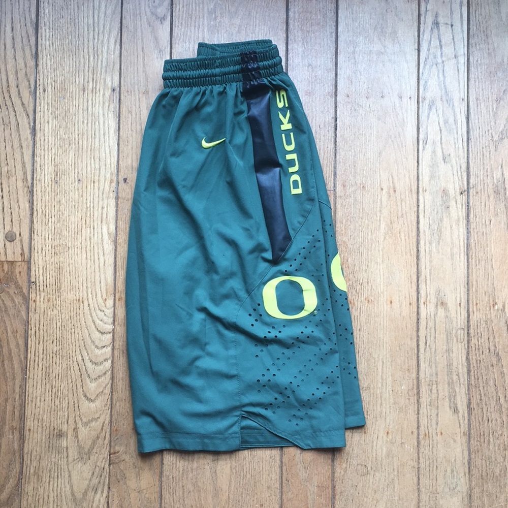 Nike Oregon Ducks Green Yellow Basketball Shorts
